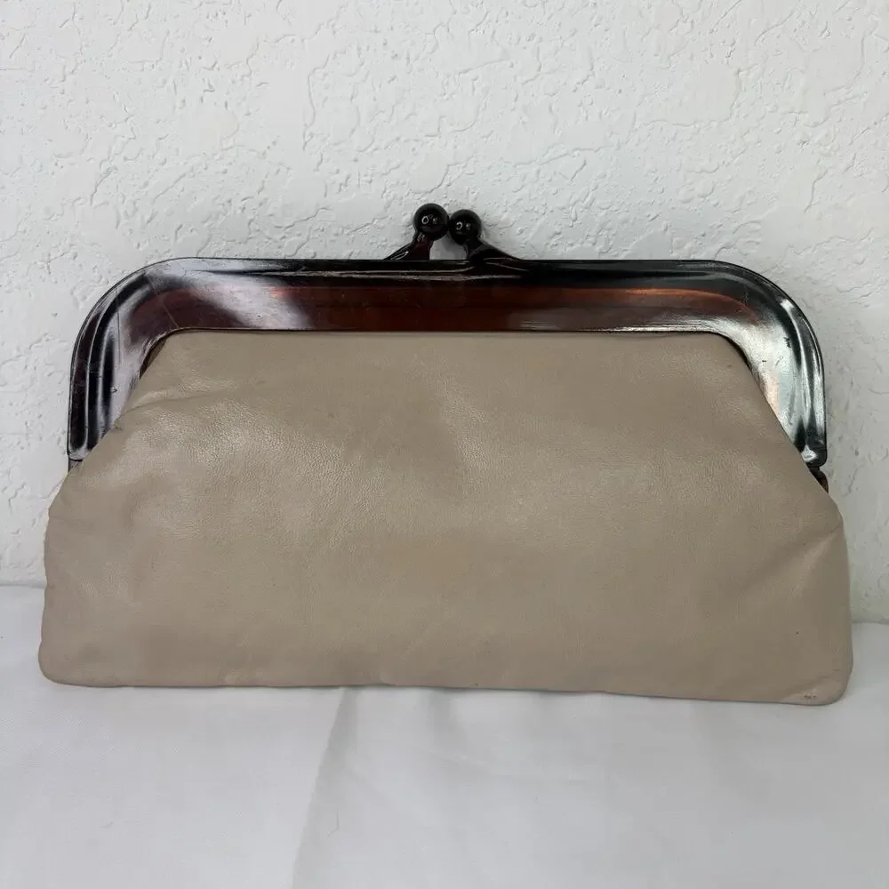 Vintage Unbranded Clutch Beige Genuine Italian Leather Mid-Century modern, retro